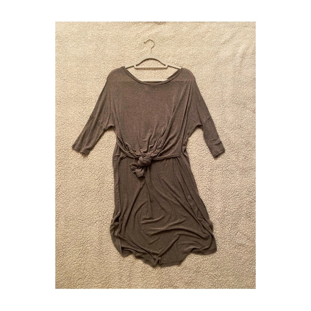 Quarter length sleeve top